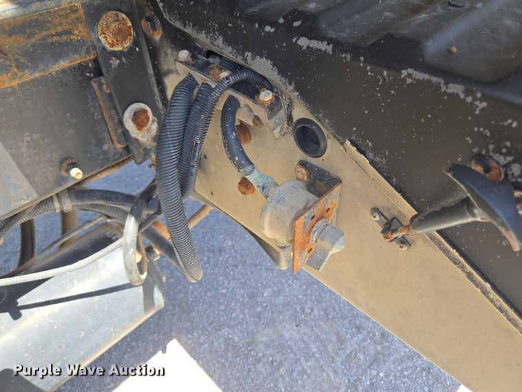 image for item DY0835 2002 International 9200i dump truck