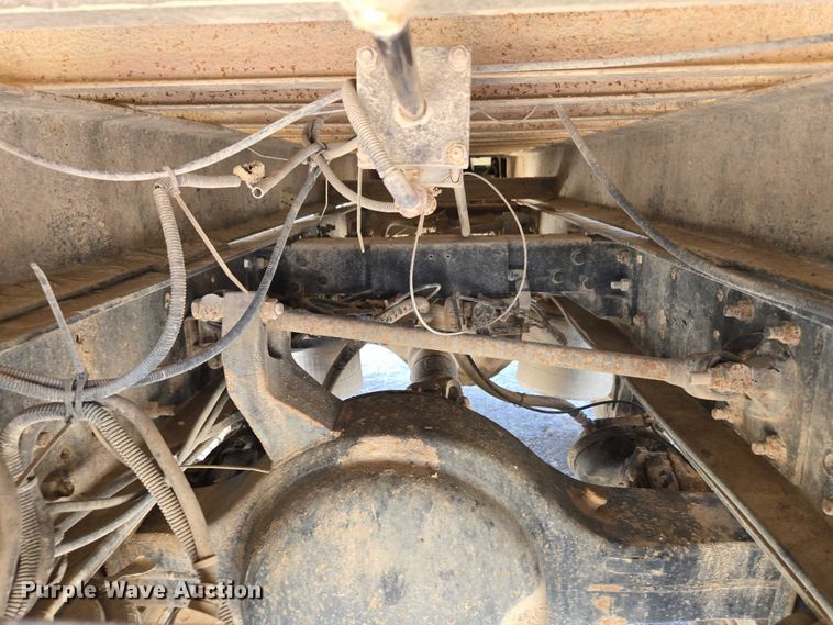 image for item DY0835 2002 International 9200i dump truck