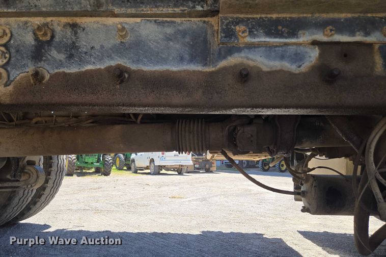 image for item DY0835 2002 International 9200i dump truck