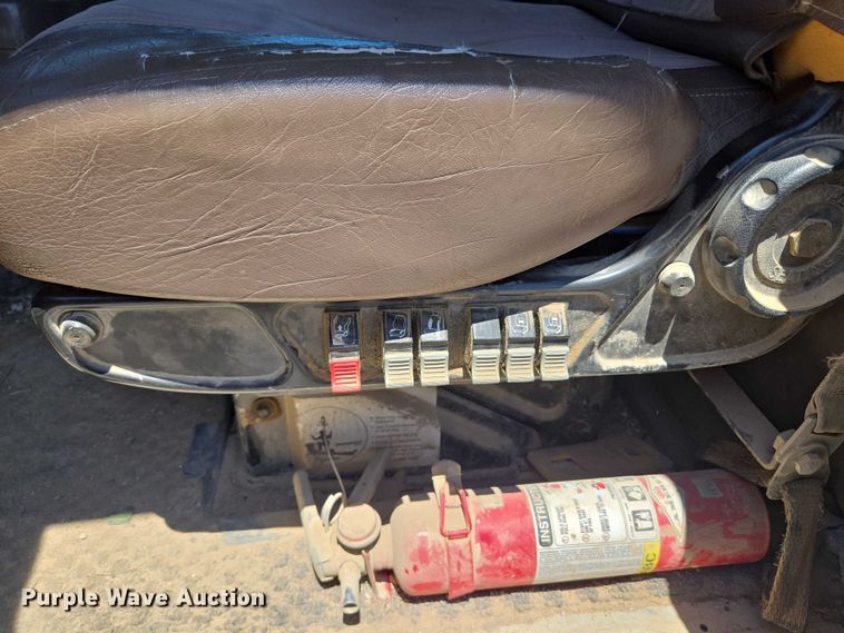 image for item DY0835 2002 International 9200i dump truck