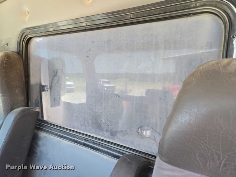 image for item DY0835 2002 International 9200i dump truck