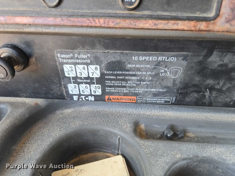 image for item DY0835 2002 International 9200i dump truck