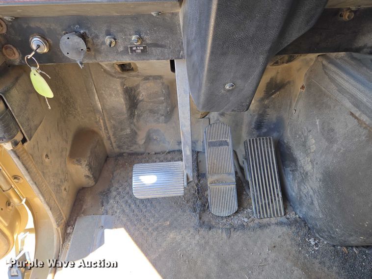 image for item DY0835 2002 International 9200i dump truck