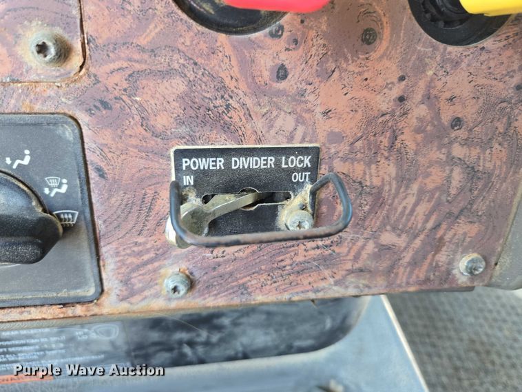 image for item DY0835 2002 International 9200i dump truck