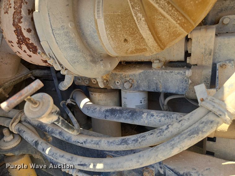 image for item DY0835 2002 International 9200i dump truck