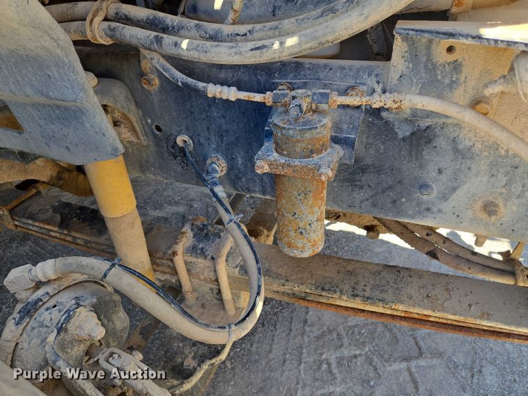 image for item DY0835 2002 International 9200i dump truck