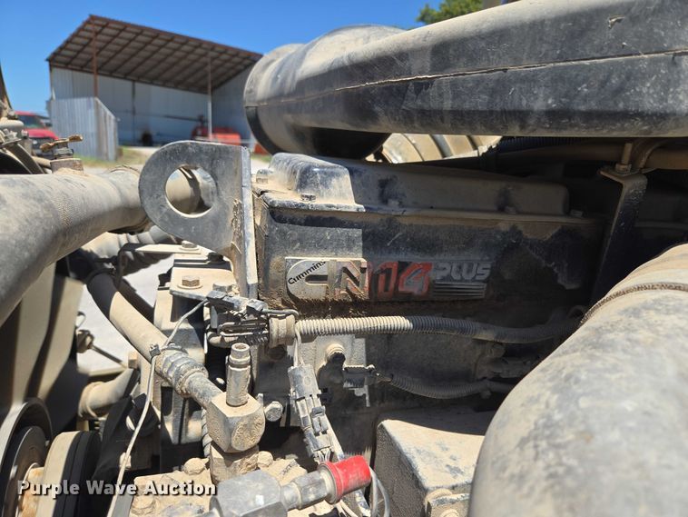 image for item DY0835 2002 International 9200i dump truck