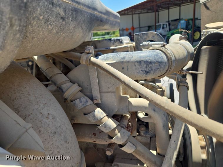 image for item DY0835 2002 International 9200i dump truck