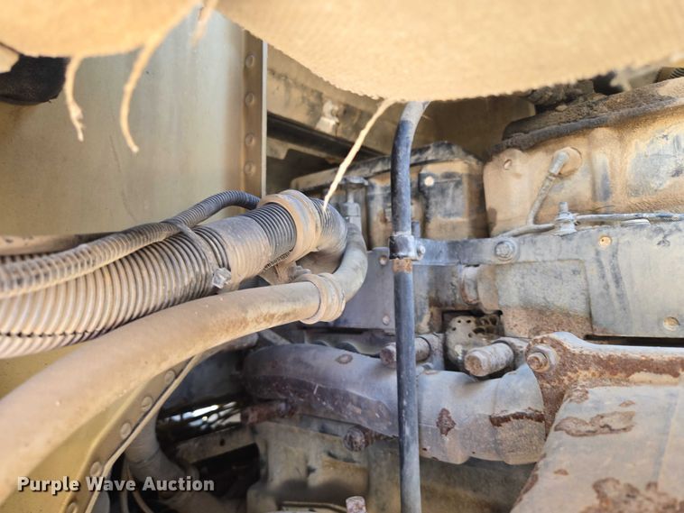 image for item DY0835 2002 International 9200i dump truck