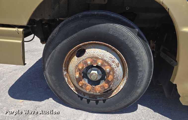 image for item DY0835 2002 International 9200i dump truck