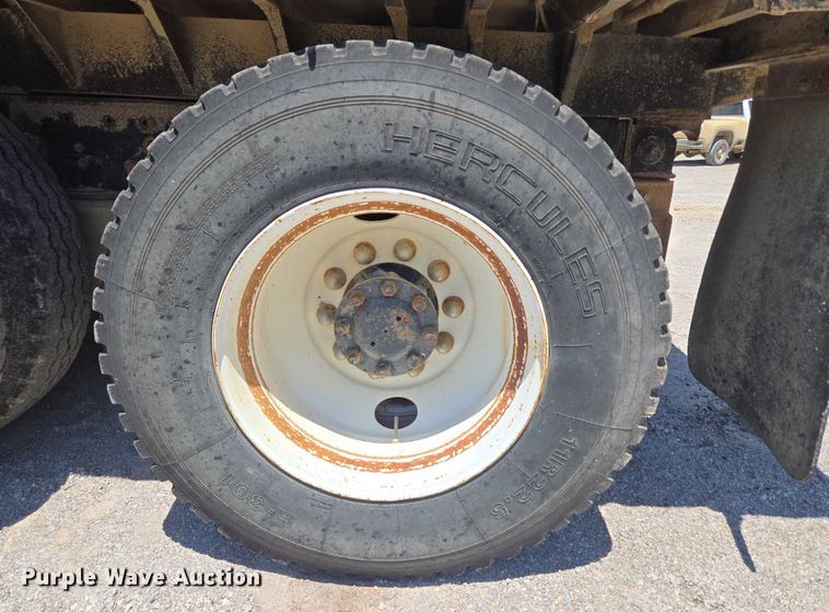 image for item DY0835 2002 International 9200i dump truck