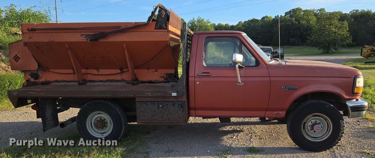 image for item DY0836 1994 Ford F250 flatbed pickup truck
