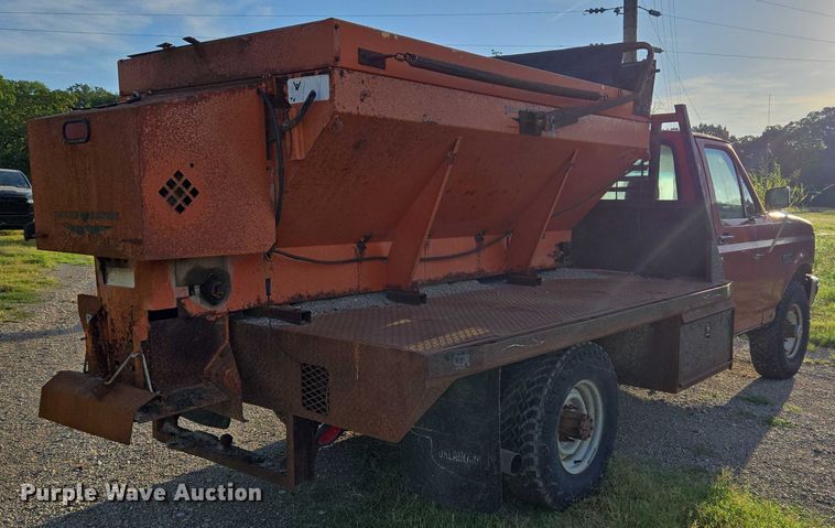 image for item DY0836 1994 Ford F250 flatbed pickup truck