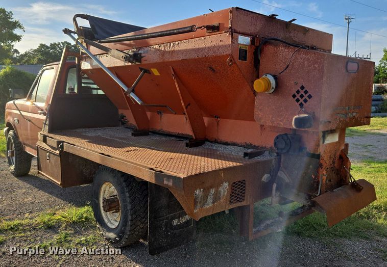 image for item DY0836 1994 Ford F250 flatbed pickup truck