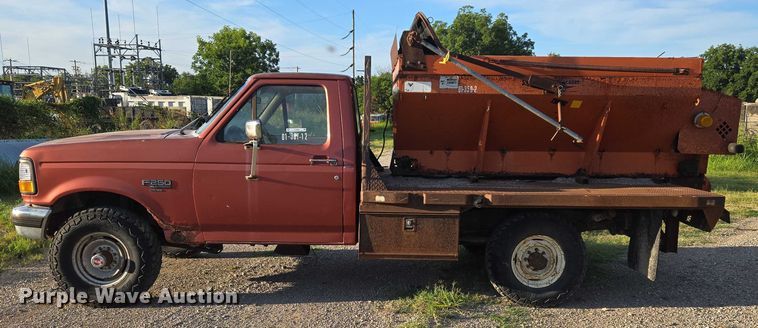 image for item DY0836 1994 Ford F250 flatbed pickup truck