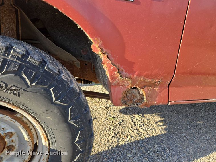 image for item DY0836 1994 Ford F250 flatbed pickup truck