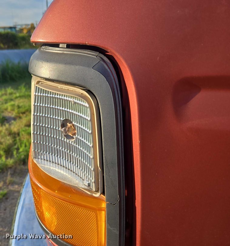 image for item DY0836 1994 Ford F250 flatbed pickup truck