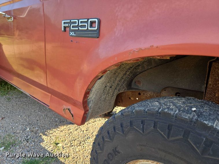 image for item DY0836 1994 Ford F250 flatbed pickup truck