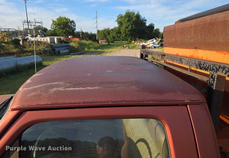 image for item DY0836 1994 Ford F250 flatbed pickup truck