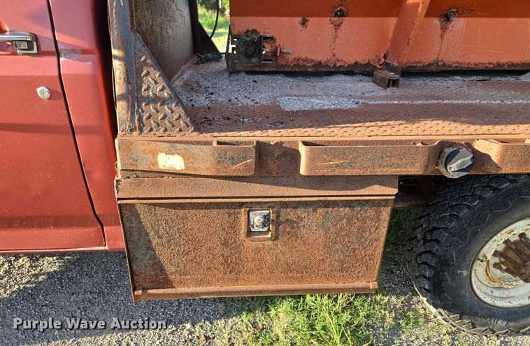 image for item DY0836 1994 Ford F250 flatbed pickup truck