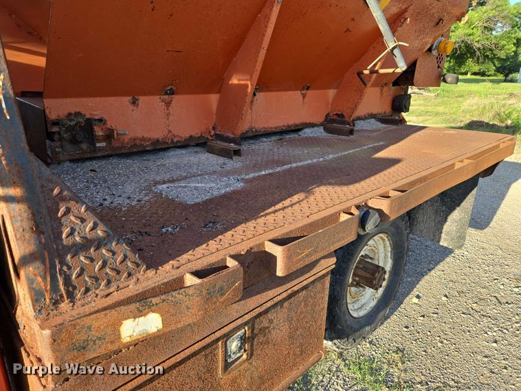 image for item DY0836 1994 Ford F250 flatbed pickup truck