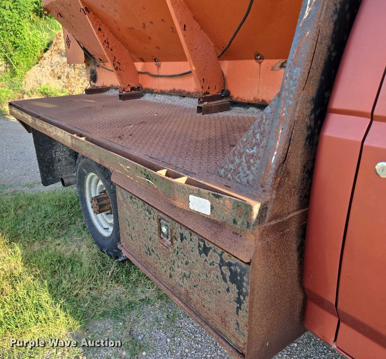image for item DY0836 1994 Ford F250 flatbed pickup truck