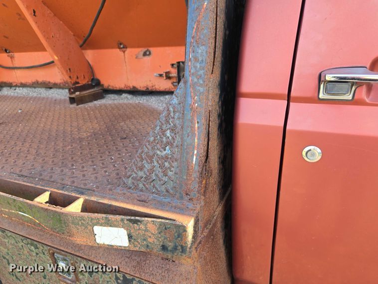 image for item DY0836 1994 Ford F250 flatbed pickup truck