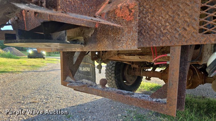 image for item DY0836 1994 Ford F250 flatbed pickup truck