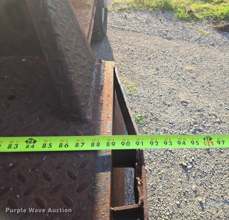 image for item DY0836 1994 Ford F250 flatbed pickup truck