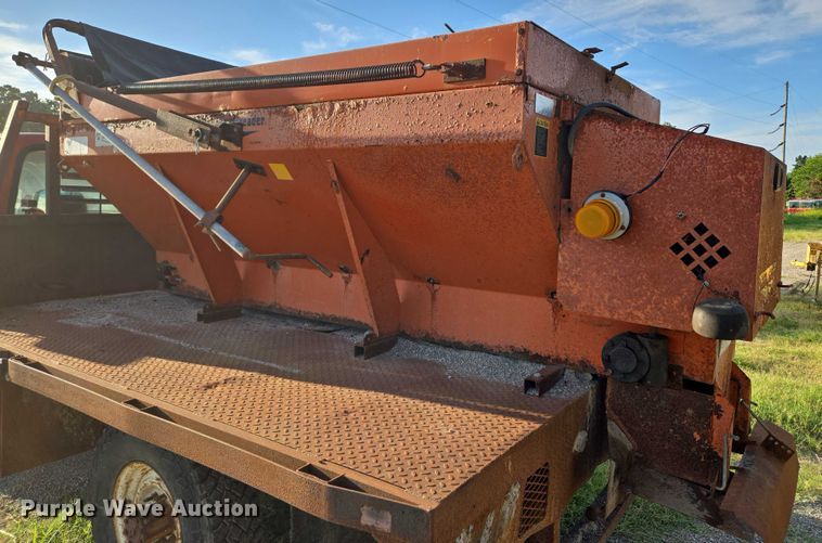 image for item DY0836 1994 Ford F250 flatbed pickup truck