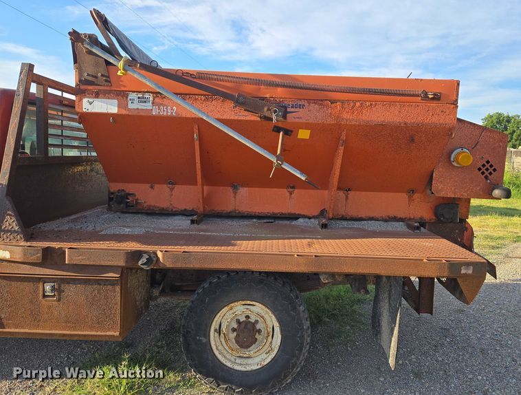 image for item DY0836 1994 Ford F250 flatbed pickup truck