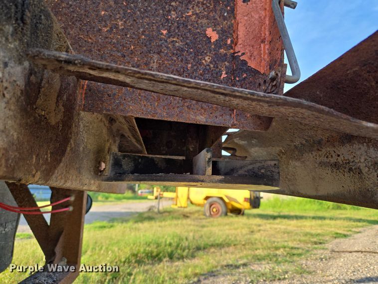 image for item DY0836 1994 Ford F250 flatbed pickup truck
