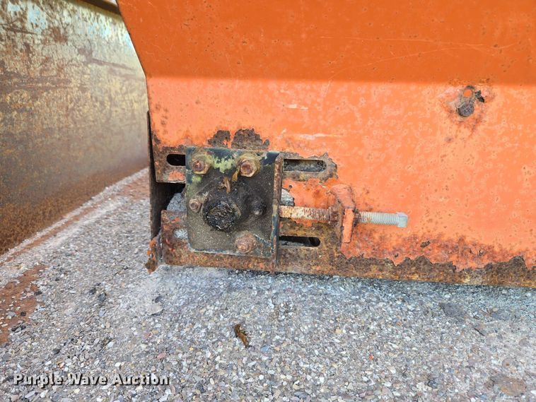 image for item DY0836 1994 Ford F250 flatbed pickup truck