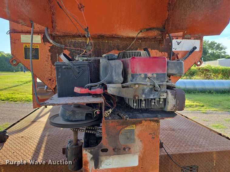 image for item DY0836 1994 Ford F250 flatbed pickup truck