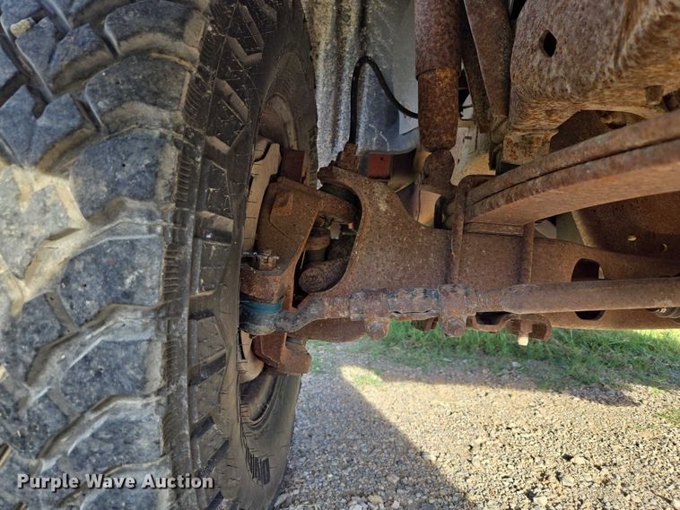 image for item DY0836 1994 Ford F250 flatbed pickup truck