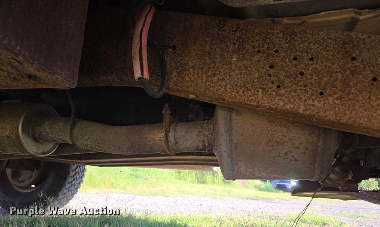 image for item DY0836 1994 Ford F250 flatbed pickup truck