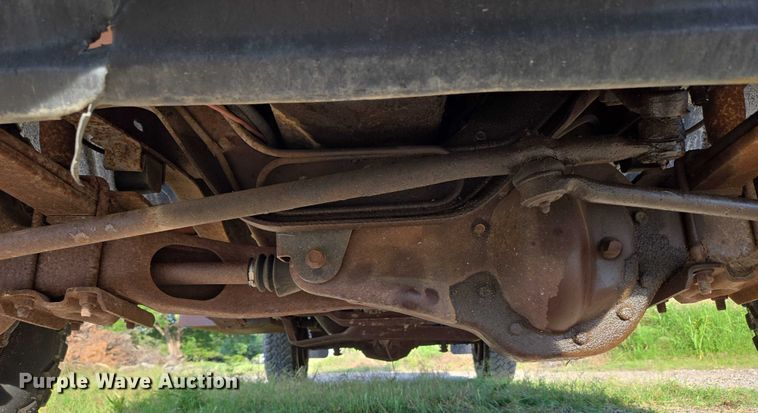 image for item DY0836 1994 Ford F250 flatbed pickup truck