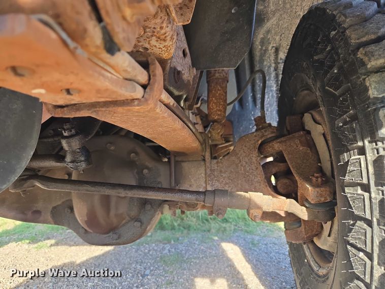 image for item DY0836 1994 Ford F250 flatbed pickup truck