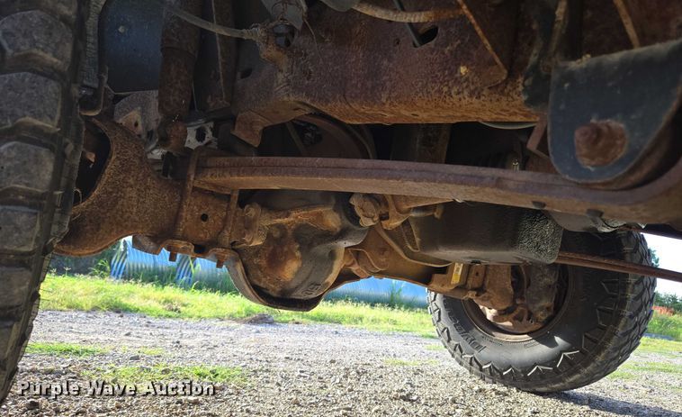 image for item DY0836 1994 Ford F250 flatbed pickup truck