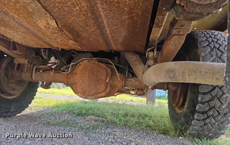 image for item DY0836 1994 Ford F250 flatbed pickup truck