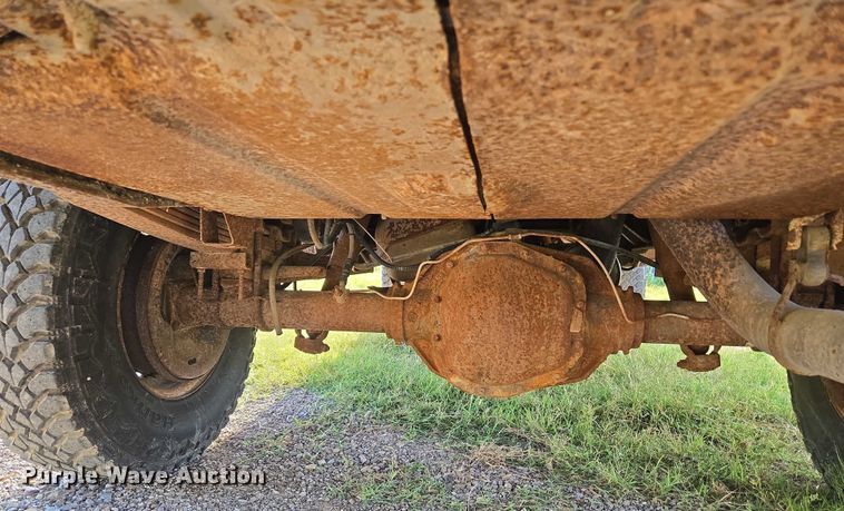 image for item DY0836 1994 Ford F250 flatbed pickup truck