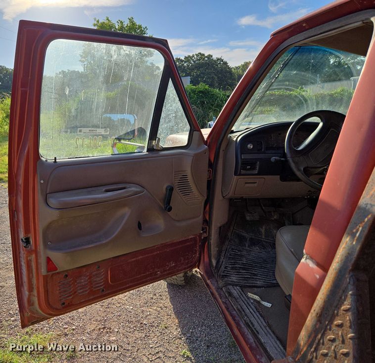 image for item DY0836 1994 Ford F250 flatbed pickup truck