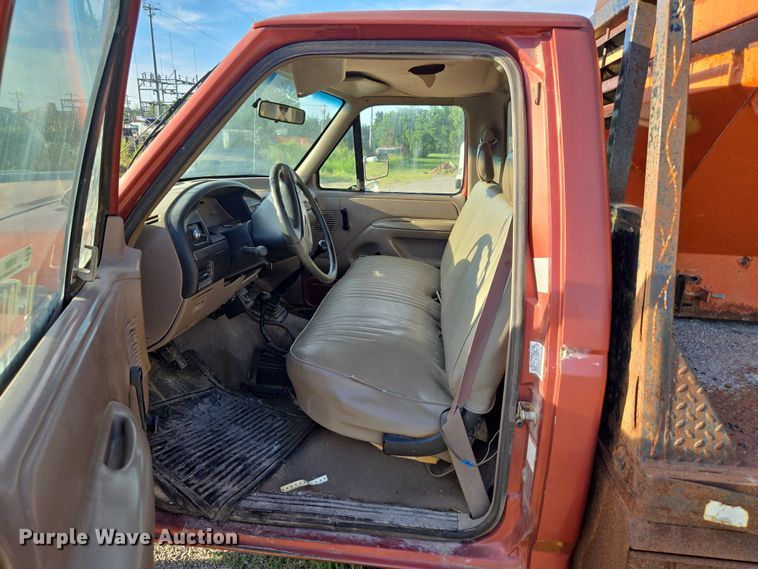 image for item DY0836 1994 Ford F250 flatbed pickup truck