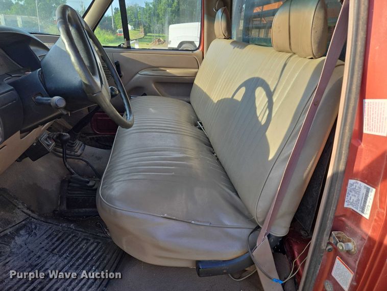 image for item DY0836 1994 Ford F250 flatbed pickup truck