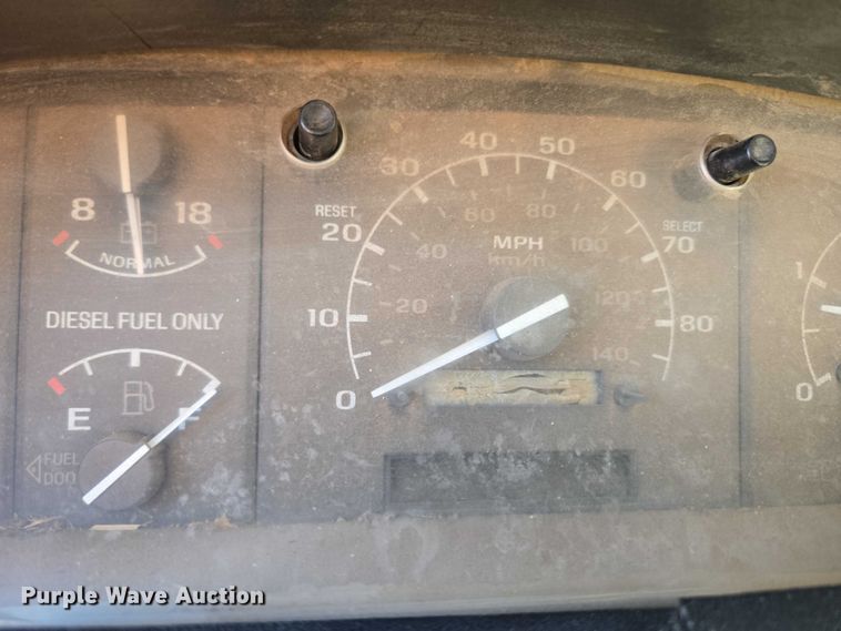 image for item DY0836 1994 Ford F250 flatbed pickup truck