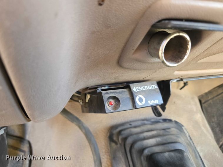 image for item DY0836 1994 Ford F250 flatbed pickup truck