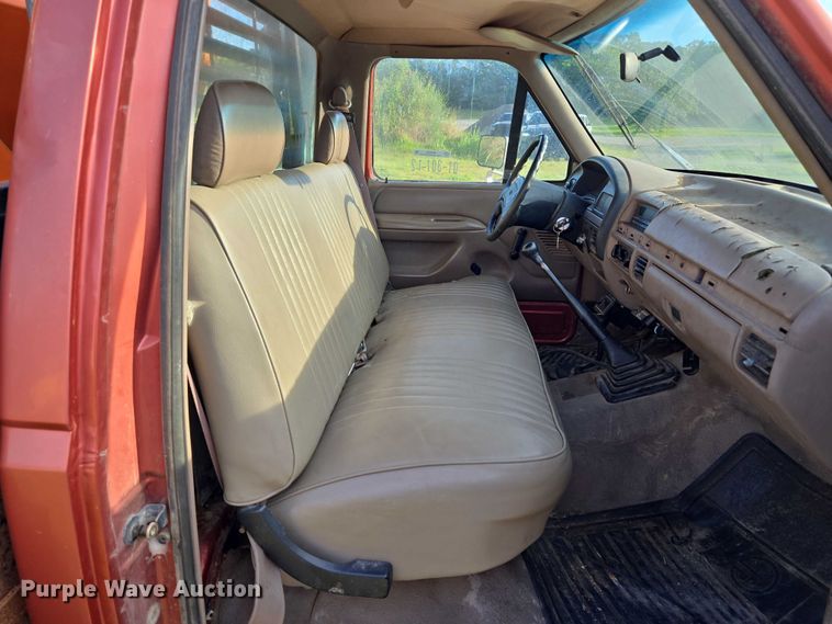image for item DY0836 1994 Ford F250 flatbed pickup truck