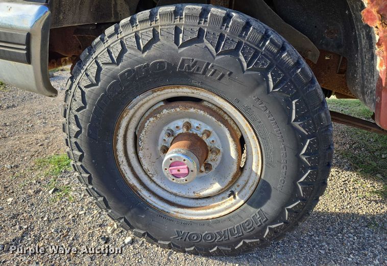 image for item DY0836 1994 Ford F250 flatbed pickup truck