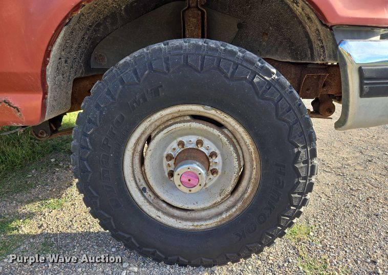 image for item DY0836 1994 Ford F250 flatbed pickup truck