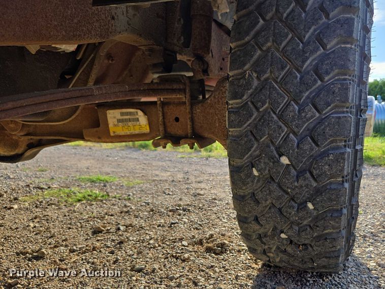 image for item DY0836 1994 Ford F250 flatbed pickup truck